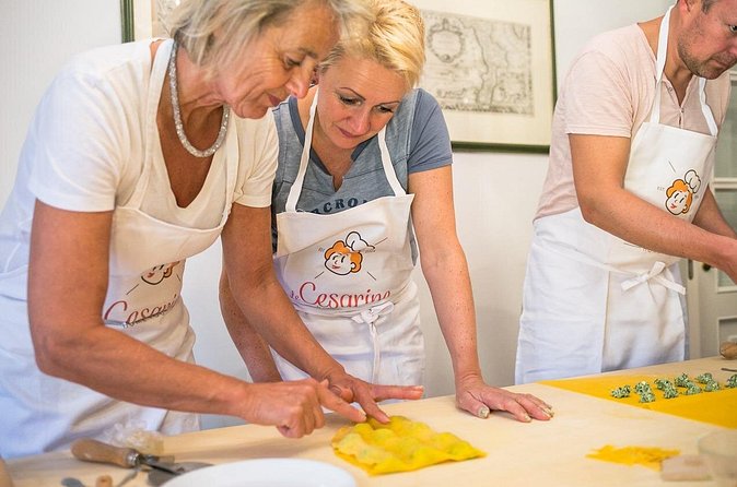 Cesarine: Small group Pasta and Tiramisu class in Treviso - Prosecco and the Outdoor Meal Moment (When the Weather Helps)